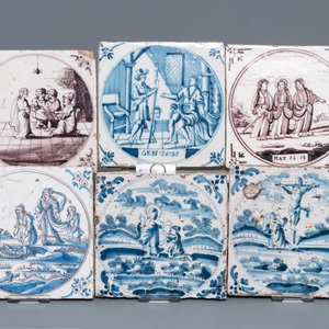 Une collection de 33 carreaux en faïence de Delft bleu et blanc et manganèse, 18ème — photo 3