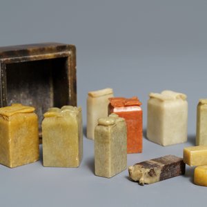 Une collection de 38 sceaux de calligraphes en pierre à savon sculptée, Chine, 19/20ème — photo 8