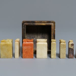 Une collection de 38 sceaux de calligraphes en pierre à savon sculptée, Chine, 19/20ème — photo 9