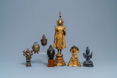 Une collection de figures et fragments en bronze, Inde, Thaïlande et Tibet, 19ème et avant