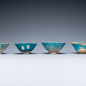Une collection de huit bols en céramique à émail turquoise, Moyen-Orient, 13ème et après — photo 8