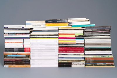Une collection de livres et catalogues sur l'art décoratif européen