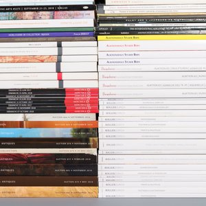 Une collection de livres et catalogues sur l'art décoratif européen — photo 3
