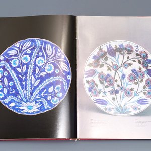 Une collection de livres et catalogues sur l'art islamique — photo 5