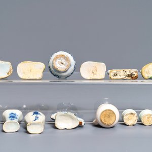 Une collection de miniatures en faïence de Delft, 18ème — photo 4