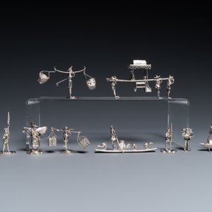 Une collection de miniatures, une boîte à poudre et un ornement de table en argent, Chine, 19/20ème — photo 7