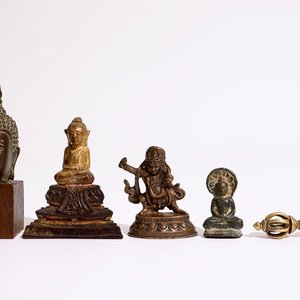 Une collection de petites figures en bronze, Inde, Népal, Tibet, Japon, 18/20ème — photo 2