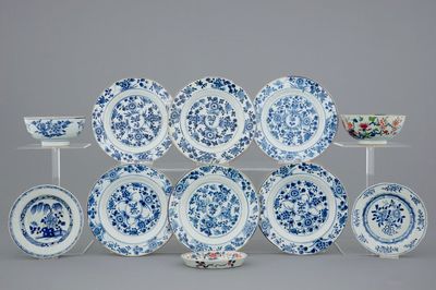 Une collection de porcelaines de Chine famille rose, Imari et bleu et blanc, époque Qianlong, 18ème
