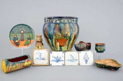 Une collection de poterie flamande et quelques carreaux de Delft, 18/20ème