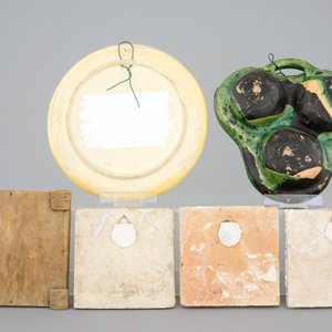 Une collection de poterie flamande et quelques carreaux de Delft, 18/20ème — photo 9