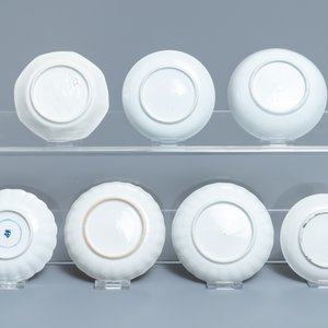 Une collection de tasses et soucoupes en porcelaine de Chine famille rose, Yongzheng/Qianlong — photo 5