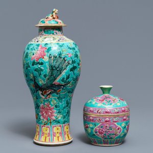 Une collection de tasses et soucoupes et un vase en porcelaine de Chine pour le marché Peranakan ou Straits, 19ème — photo 12