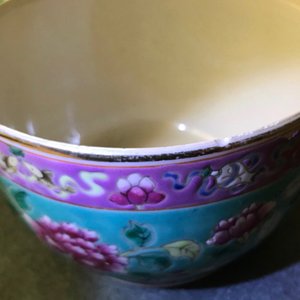 Une collection de tasses et soucoupes et un vase en porcelaine de Chine pour le marché Peranakan ou Straits, 19ème — photo 16