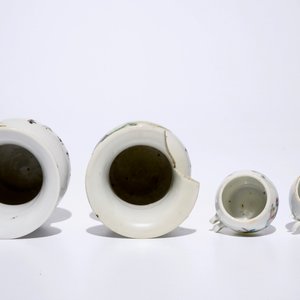 Une collection de théières, vases et tasses en porcelaine de Chine qianjiang cai, 19/20ème — photo 7