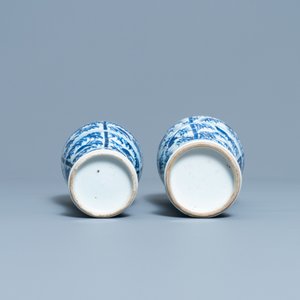 Une collection de vases en porcelaine de Chine en bleu et blanc, Kangxi — photo 7