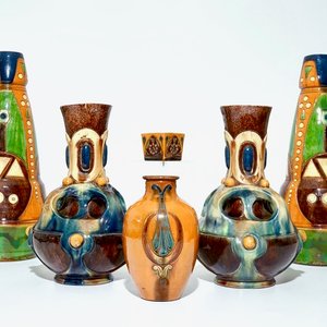 Une collection de vases en poterie flamande de style Art Deco et Art Nouveau, 20ème — photo 1