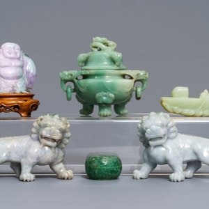 Une collection d'oeuvres en jade et jadeïte sculpté, Chine, 19/20ème — photo 2