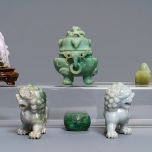 Une collection d'oeuvres en jade et jadeïte sculpté, Chine, 19/20ème — photo 3