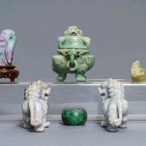 Une collection d'oeuvres en jade et jadeïte sculpté, Chine, 19/20ème — photo 5
