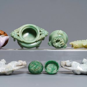 Une collection d'oeuvres en jade et jadeïte sculpté, Chine, 19/20ème — photo 6