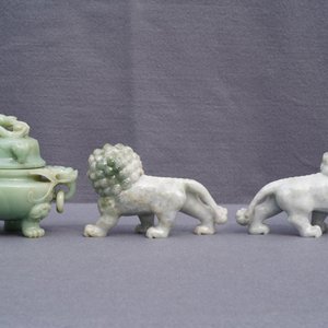 Une collection d'oeuvres en jade et jadeïte sculpté, Chine, 19/20ème — photo 9