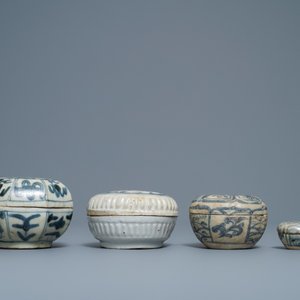 Une collection en porcelaine de Chine en bleu et blanc dite 'de Swatow', Ming — photo 2