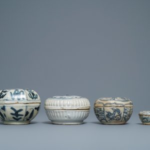 Une collection en porcelaine de Chine en bleu et blanc dite 'de Swatow', Ming — photo 4