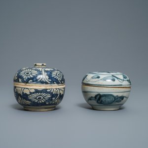 Une collection en porcelaine de Chine en bleu et blanc dite 'de Swatow', Ming — photo 8