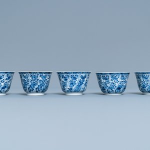 Une collection en porcelaine de Chine en bleu et blanc, Kangxi — photo 12