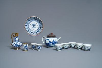 Une collection en porcelaine de Chine et Japon en bleu et blanc, Ming et après