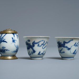 Une collection en porcelaine de Chine et Japon en bleu et blanc, Ming et après — photo 18