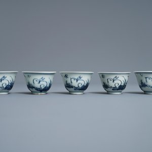 Une collection en porcelaine de Chine et Japon en bleu et blanc, Ming et après — photo 23