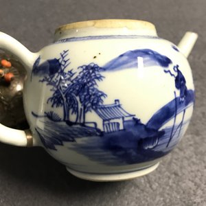 Une collection en porcelaine de Chine et Japon en bleu et blanc, Ming et après — photo 42