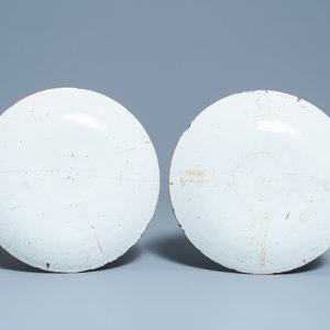 Une collection variée d'assiettes et de vases en faïence de Delft en bleu et blanc, 18ème — photo 3