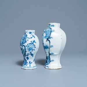 Une collection variée d'assiettes et de vases en faïence de Delft en bleu et blanc, 18ème — photo 7