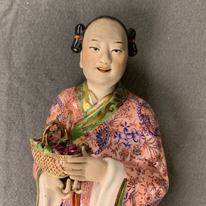 Une collection variée de figures en porcelaine de Chine, 18ème et après — photo 56