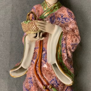Une collection variée de figures en porcelaine de Chine, 18ème et après — photo 57