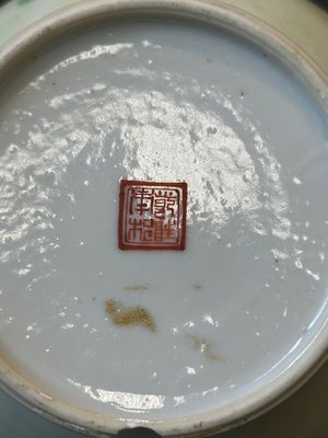 Une collection variée de huit pièces en porcelaine de Chine famille rose, 18/19ème — photo 12