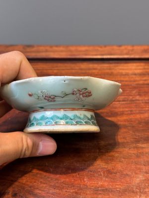 Une collection variée de huit pièces en porcelaine de Chine famille rose, 18/19ème — photo 30