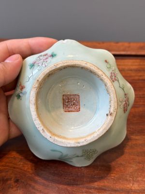 Une collection variée de huit pièces en porcelaine de Chine famille rose, 18/19ème — photo 32