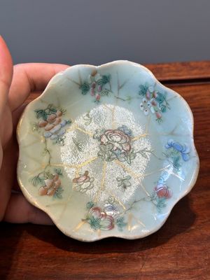 Une collection variée de huit pièces en porcelaine de Chine famille rose, 18/19ème — photo 37