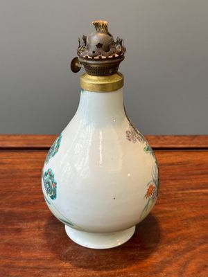 Une collection variée de huit pièces en porcelaine de Chine famille rose, 18/19ème — photo 4