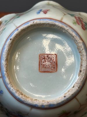 Une collection variée de huit pièces en porcelaine de Chine famille rose, 18/19ème — photo 45
