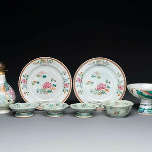 Une collection variée de huit pièces en porcelaine de Chine famille rose, 18/19ème — photo 1