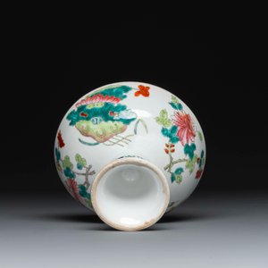 Une collection variée de huit pièces en porcelaine de Chine famille rose, 18/19ème — photo 9