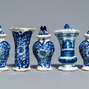 Une collection variée de miniatures en faïence de Delft, la plupart 18ème — photo 3