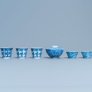 Une collection variée de tasses et soucoupes en porcelaine de Chine en bleu et blanc, Kangxi — photo 12