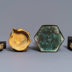 Une collection variée d'objets votives, Tibet, 19/20ème — photo 4