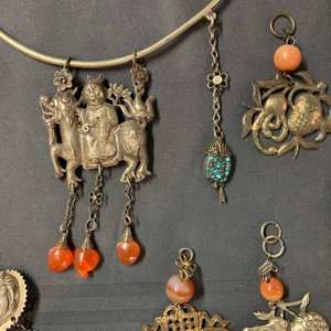 Une collection variée en argent incrusté d'agate et jade, Chine, 19/20ème — photo 11