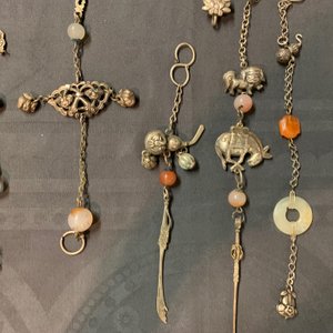 Une collection variée en argent incrusté d'agate et jade, Chine, 19/20ème — photo 16